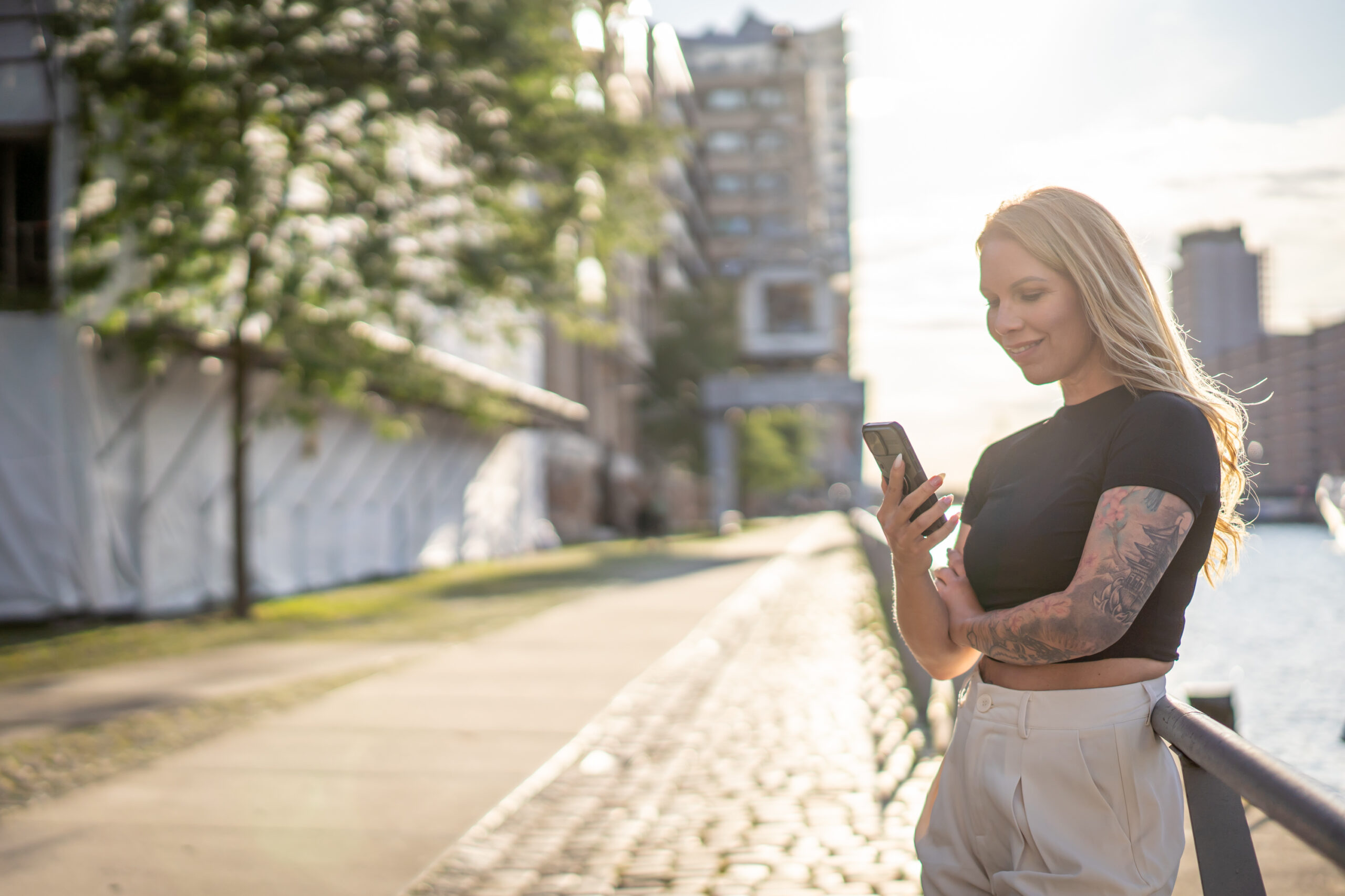 Business Porträt shooting Jasmin in der Hafencity Hamburg