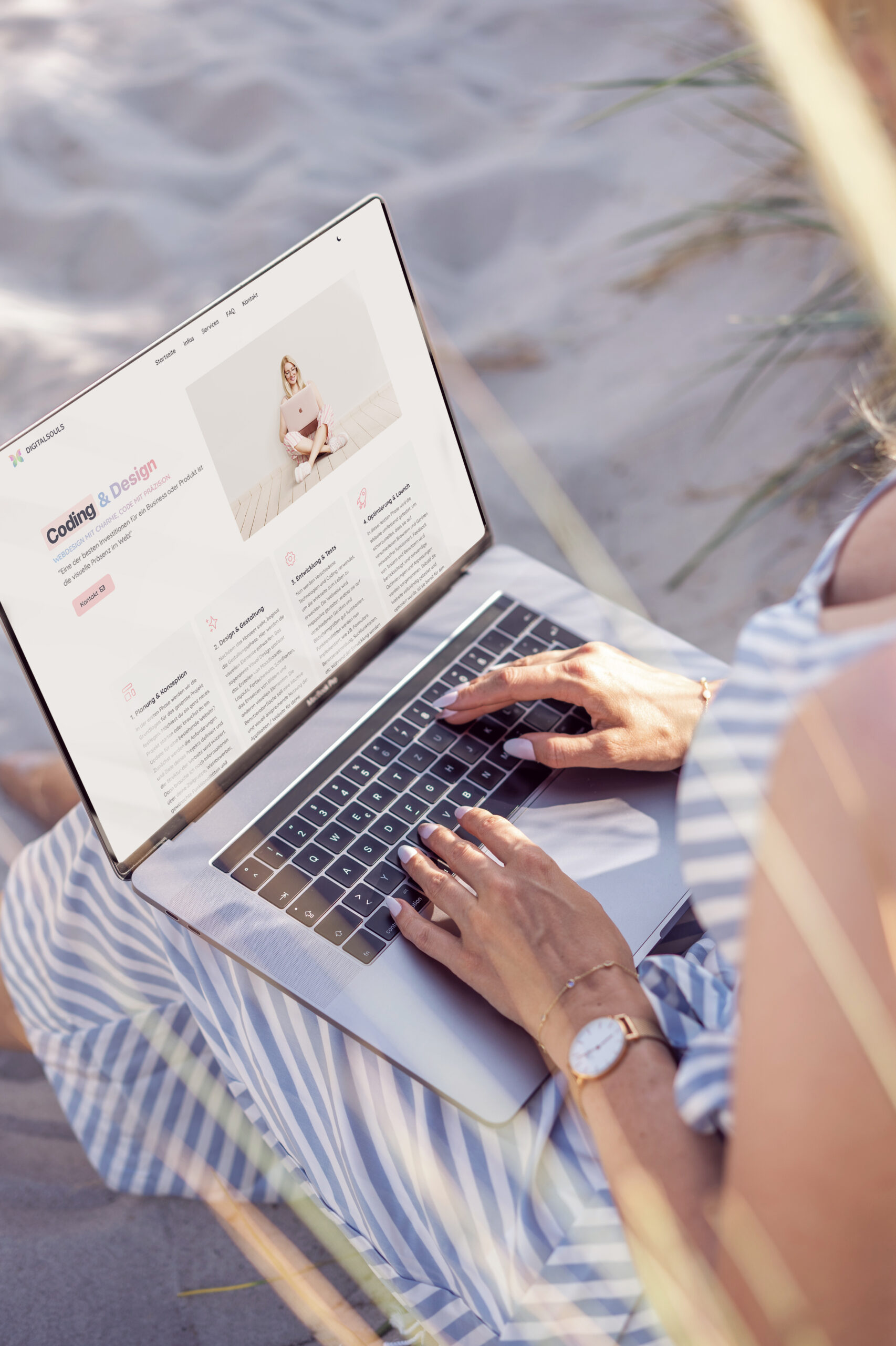 Mockup Strand Laptop Kopie