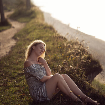 romantisches Fotoshooting mit spirituellen Hintergrund am Gespensterwald in Nienhagen - Ostsee