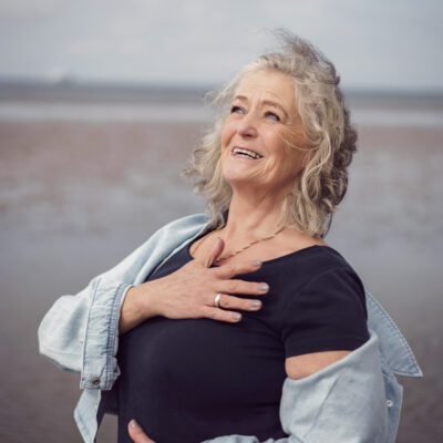 spirituelles emotionales Business Portrait Shooting - Föhr Strandshooting mit Antje Schulte - Frauenportrait