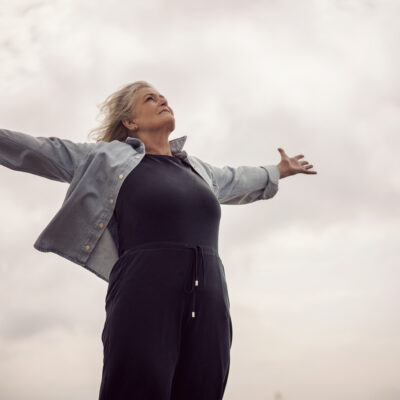 spirituelles emotionales Business Portrait Shooting - Föhr Strandshooting mit Antje Schulte - Frauenportrait