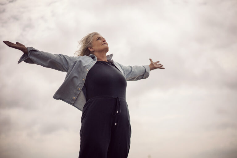 spirituelles emotionales Business Portrait Shooting - Föhr Strandshooting mit Antje Schulte - Frauenportrait